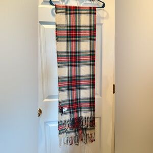 Banana Republic tartan plaid scarf. 24” x 75”
